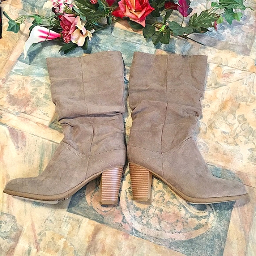 🌺Rue21 Taupe Suede Scrunch Boot (6/7)🌺